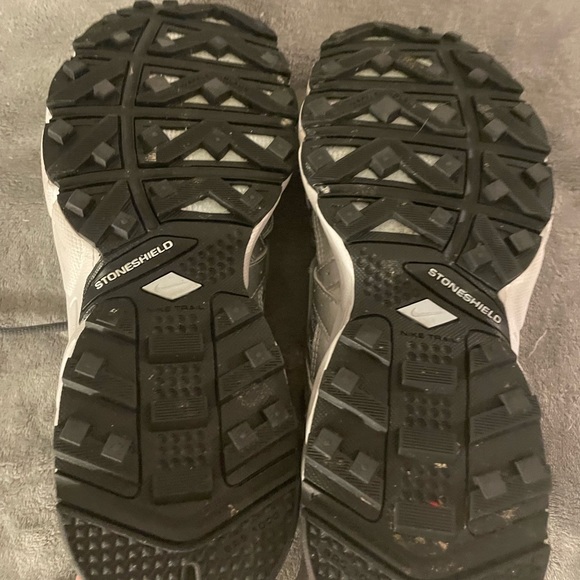 Women’s Nike Alvoro Running Sneakers - Picture 4 of 6